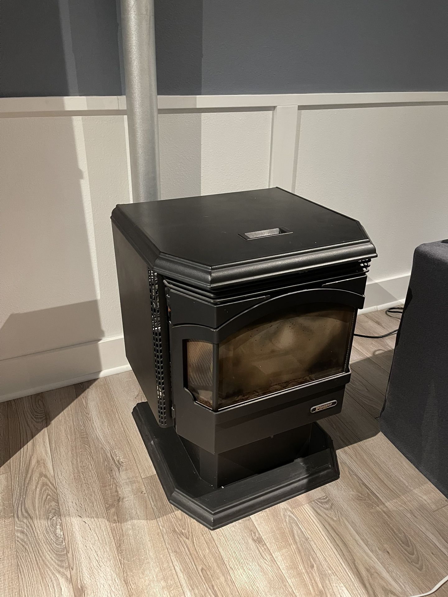 Pioneer Pellet Stove for Sale in Edmonds, WA - OfferUp