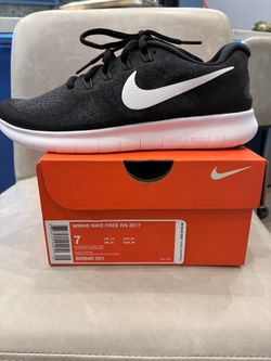 Women’s Nike Free Run Shoe 7