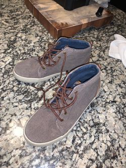 Boy’s shoes size 3.5