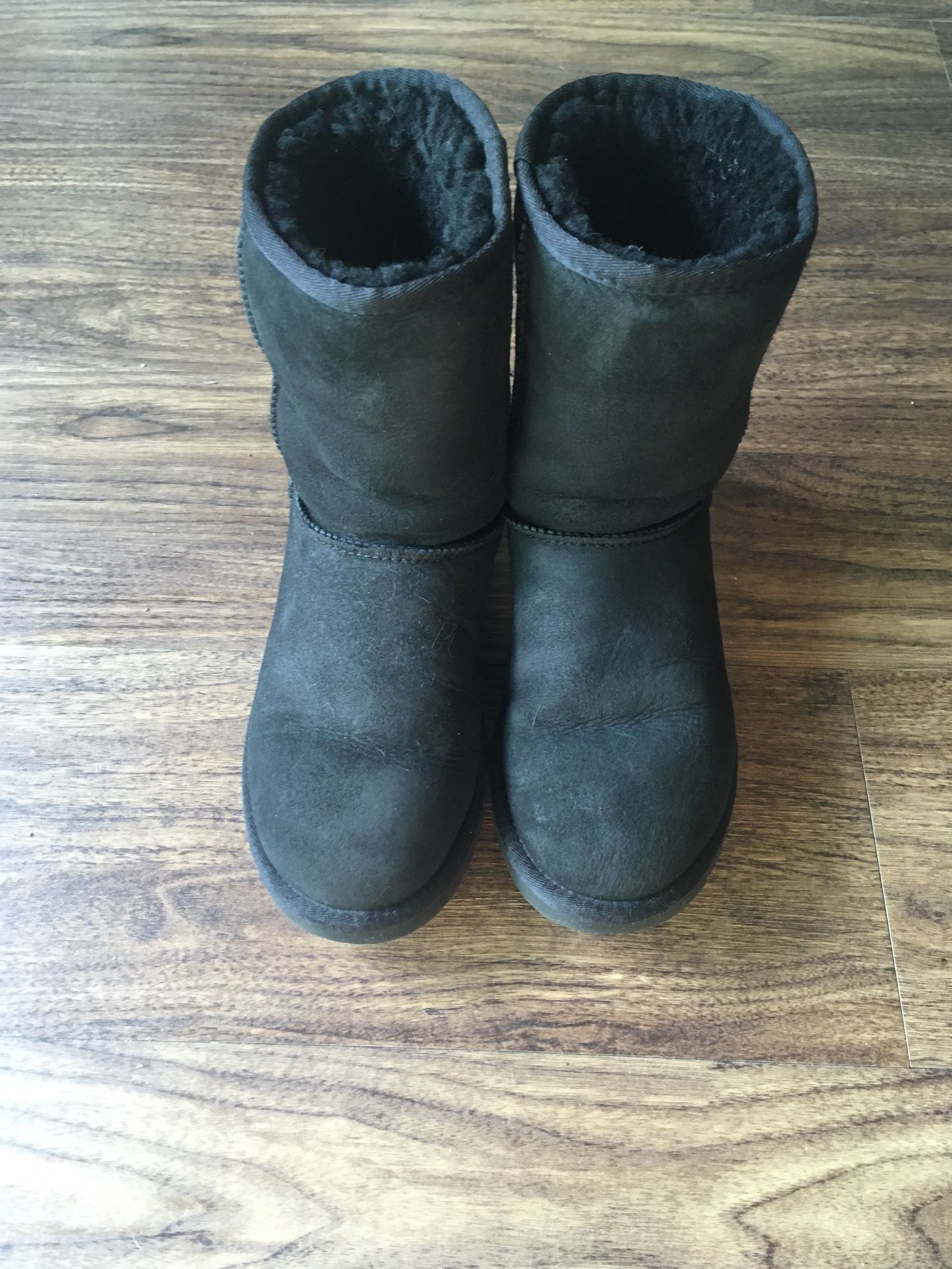 Ugg Boots size 8, Black + Carekit