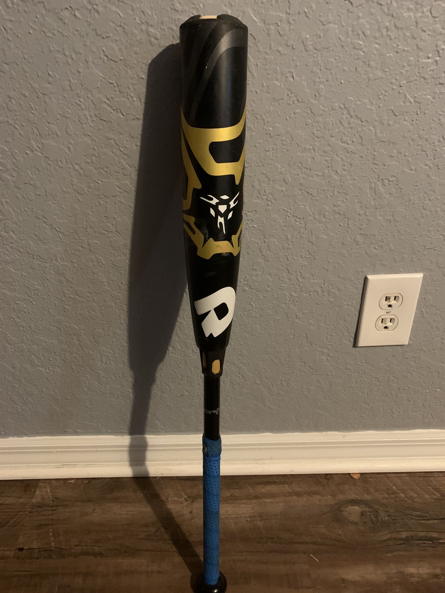 Demarini 29inch 19oz composite bat Only used a handful of times Retails at 349$