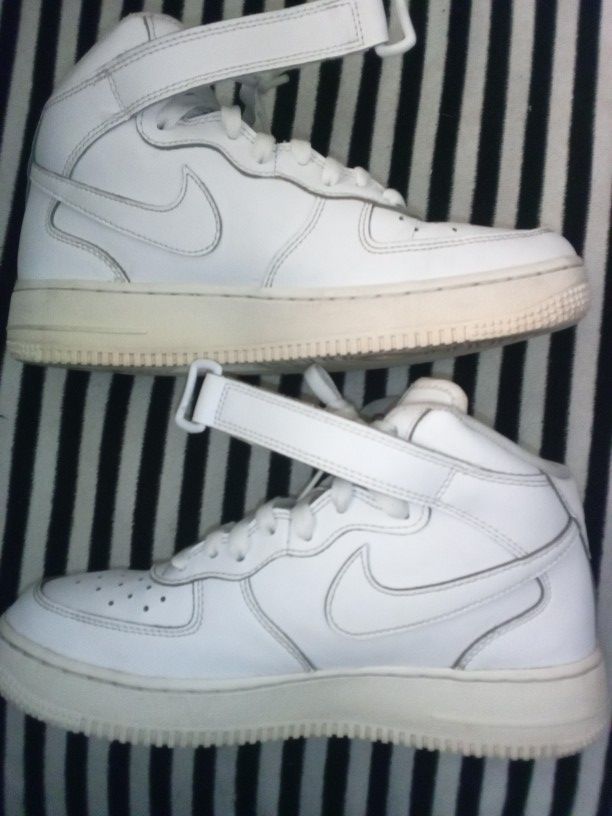 Nike Air Force 1's Mid Triple White Size 7Y