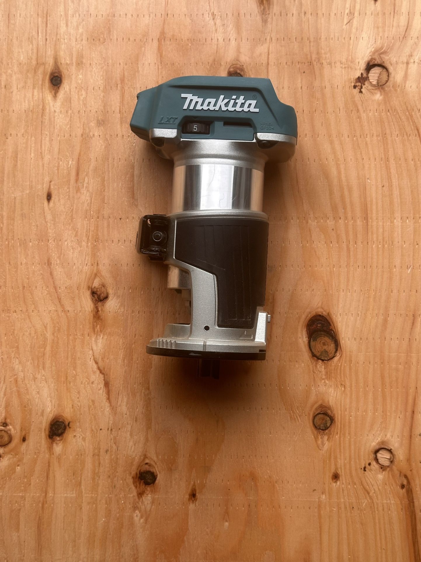 Makita Router - XTR01