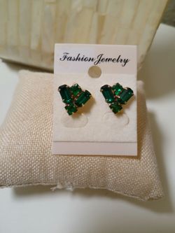 Vintage emerald green rhinestone screw back earrings