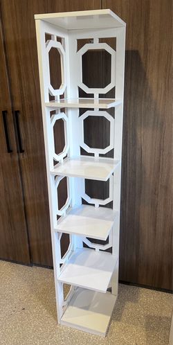 Corner bookshelf
