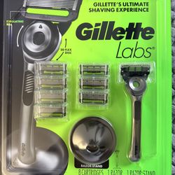 Gillette Shavers & Stand Set