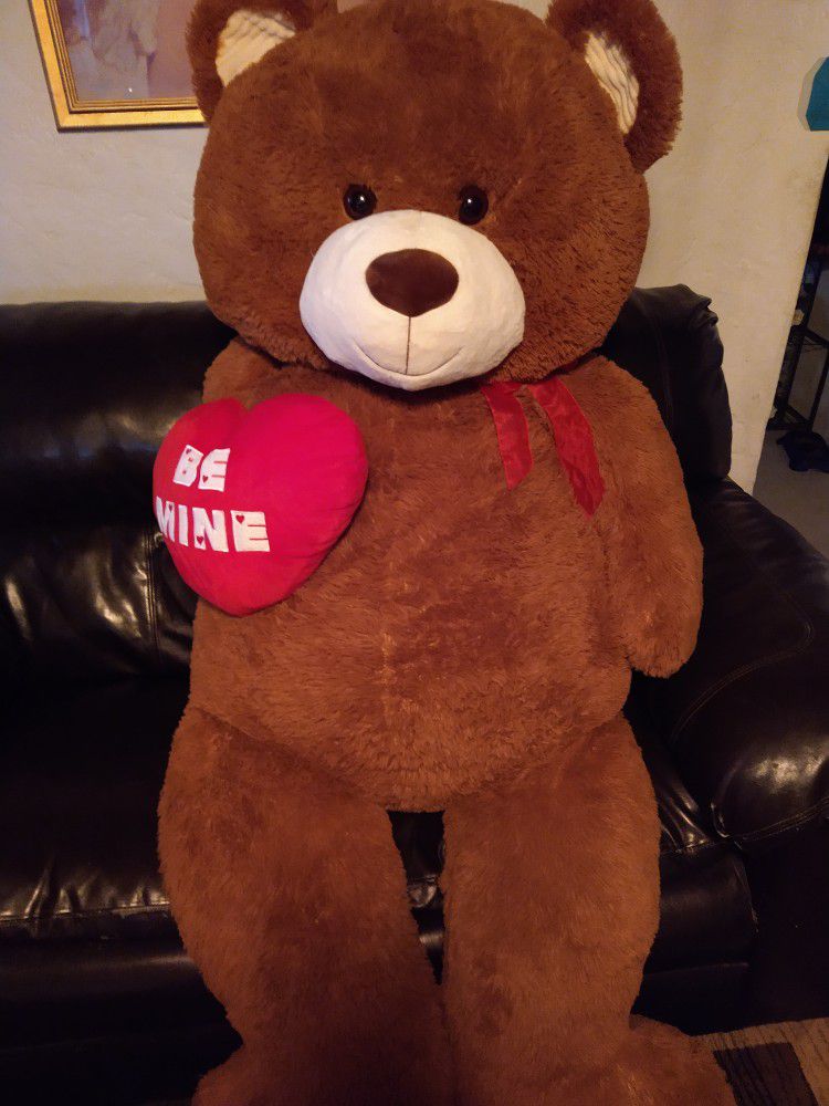 Giant Teddy Bear For Valentine's Day