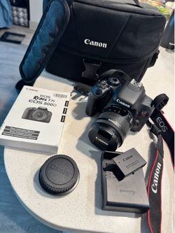 Canon EOS Rebel T7i / EOS 800D – Like New