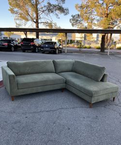 Velvet Right Facing Sectional Sofa ( Can Deliver For $10)