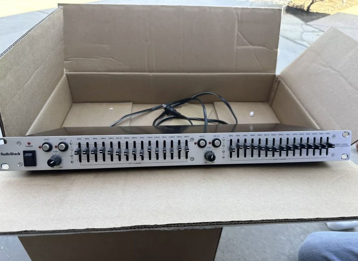 Radio Shack 32-2059A Dual 15 Band Stereo Graphic EQ Used In Original Packaging