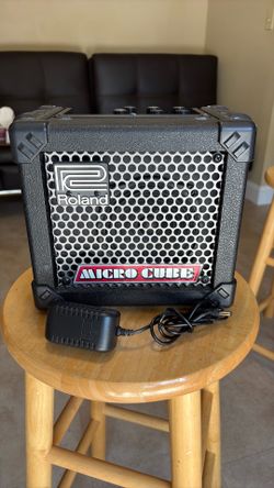 Roland Micro Cube  Guitar Amplifier (READ)