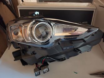 Lexus 2015 is250 HID  passenger headlight