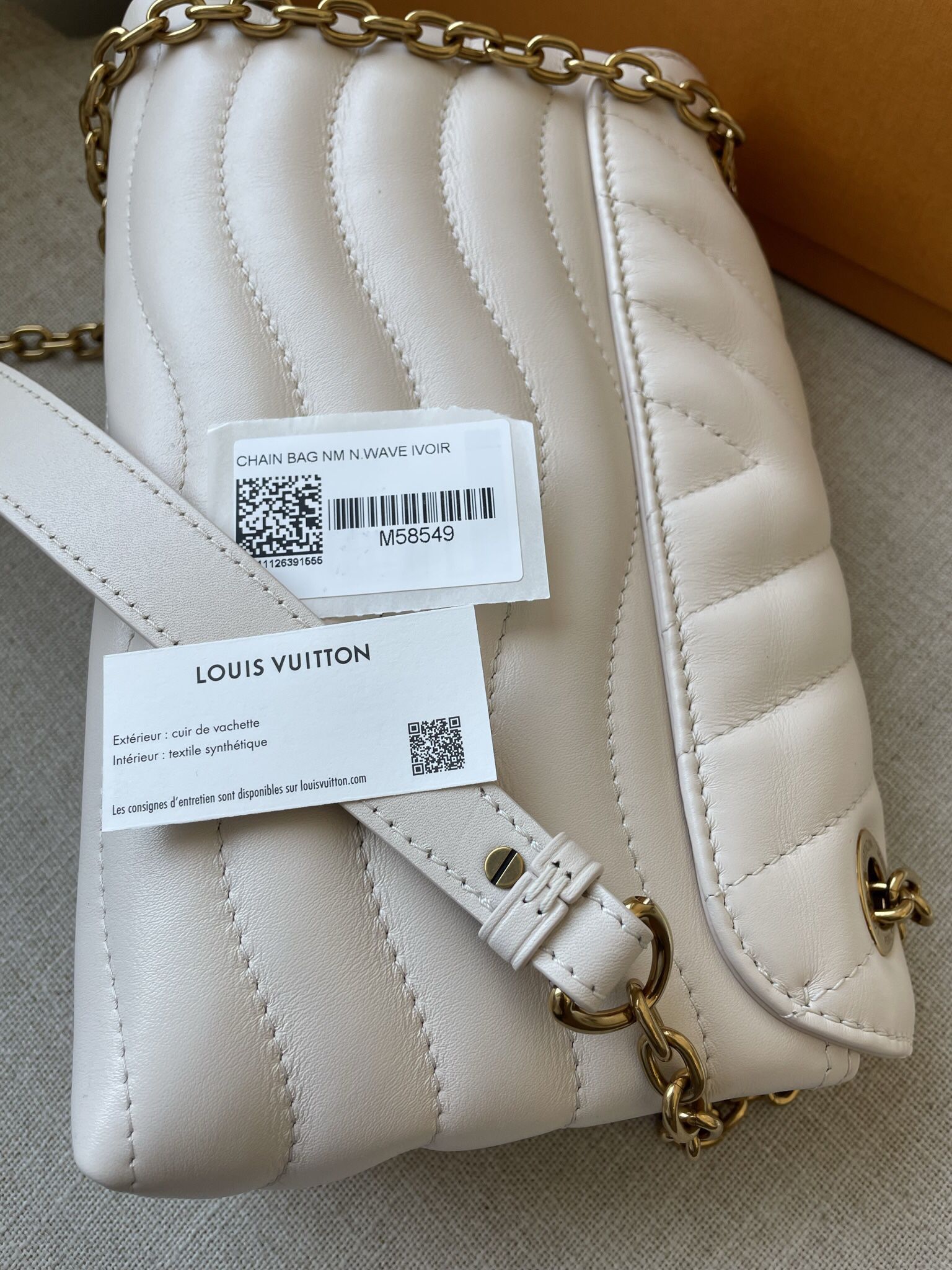 Louis Vuitton White Calfskin New Wave Chain Tote