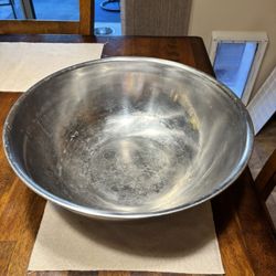  Vintage large stainless steel mixing bowl 