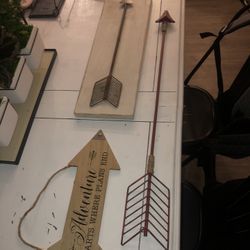 Random Arrow Wall Decor