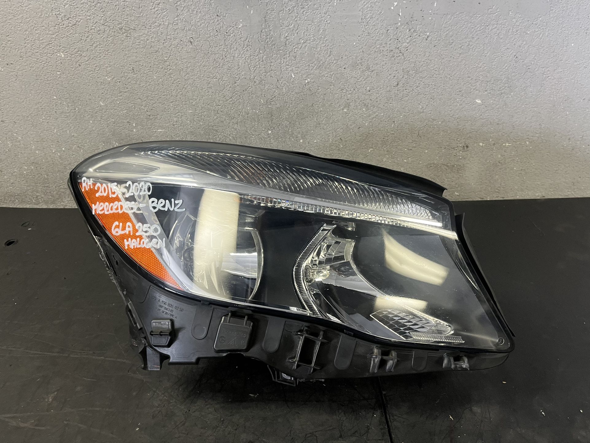 2015-2016-2017-2018-2019-2020 MERCEDES-BENZ GLA250 RIGHT HALOGEN HEADLIGHT OEM USED