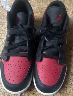 Nike Air Jordan 1 Low Bred Toe Black Red Size 6Y Womans Size 7.5