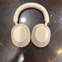 Sony XM5 Headphones