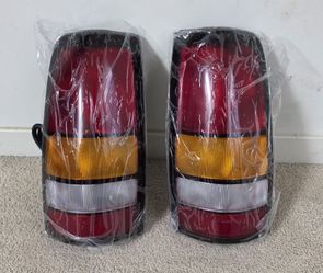 Chevy Silverado GMC Sierra Tail Lights (NEW)