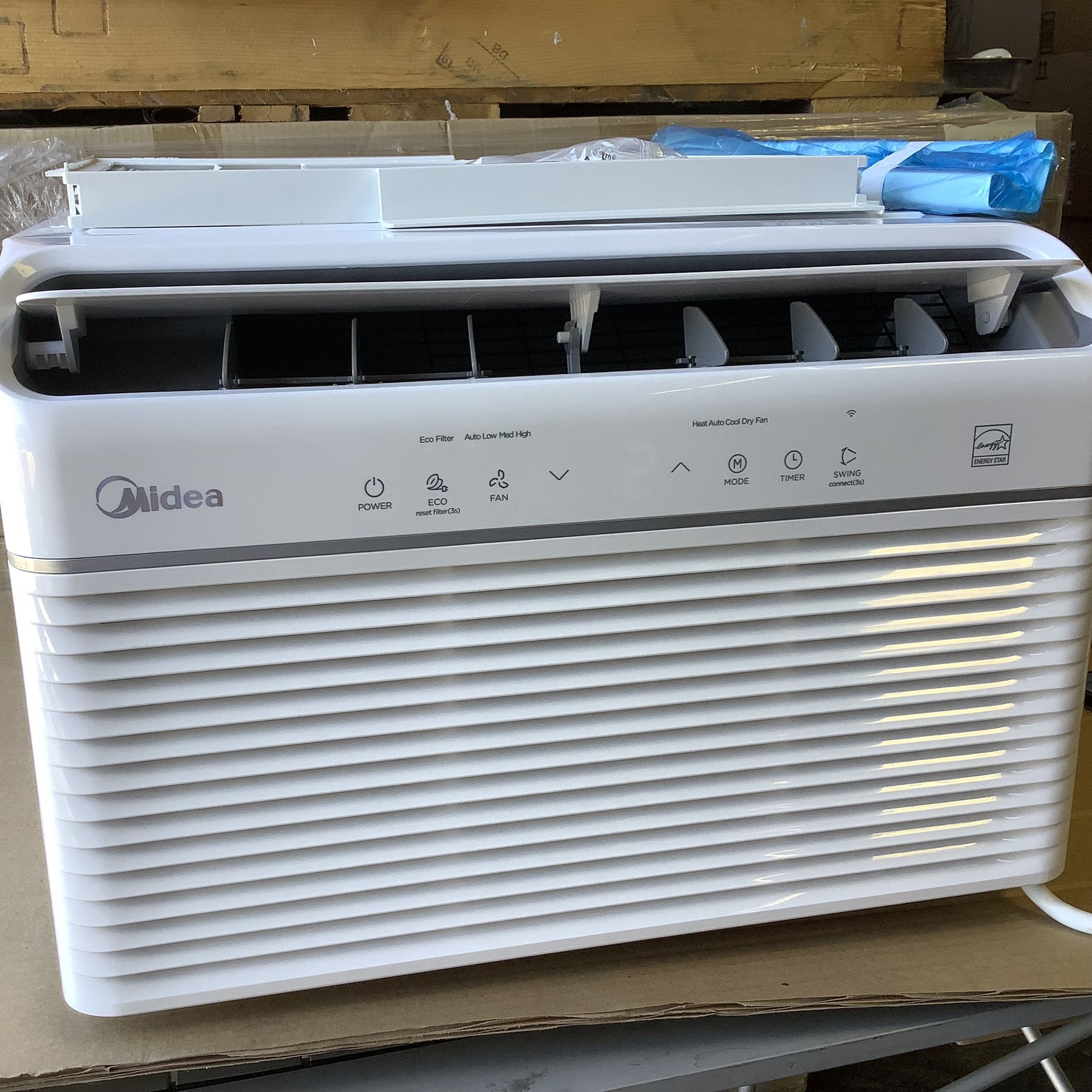 Midea 12000 Btu Window Air Conditioner With 10000 Btu Heater. Maw12hv1cwt. 19 Inches Wide . Wifi