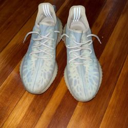 Yeezy Sneakers 