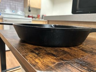 Lodge Cast Iron Skillet (12-Inch)