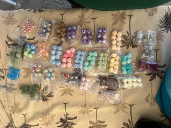 Silicone beats and acrylic beads