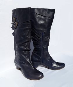 WEB SHOEMAKERS Navy Blue Leather Boots - Size 40 EU (9 US)