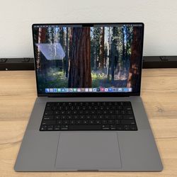 16" MacBook Pro M1 Pro 10 Core*500GB SSD*16GB RAM