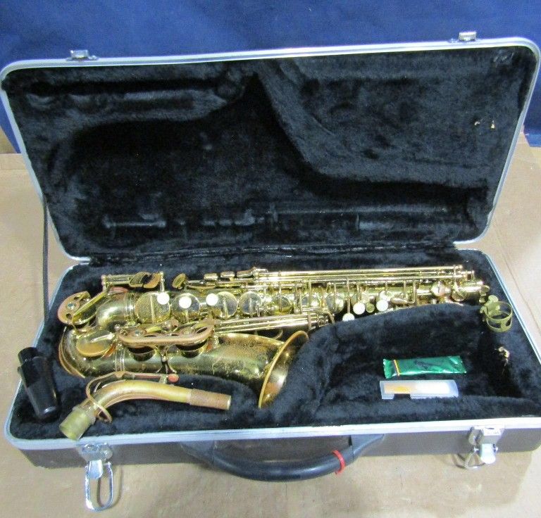 Unbranded Alto Saxophone: Gold, Good Condition Everything Included