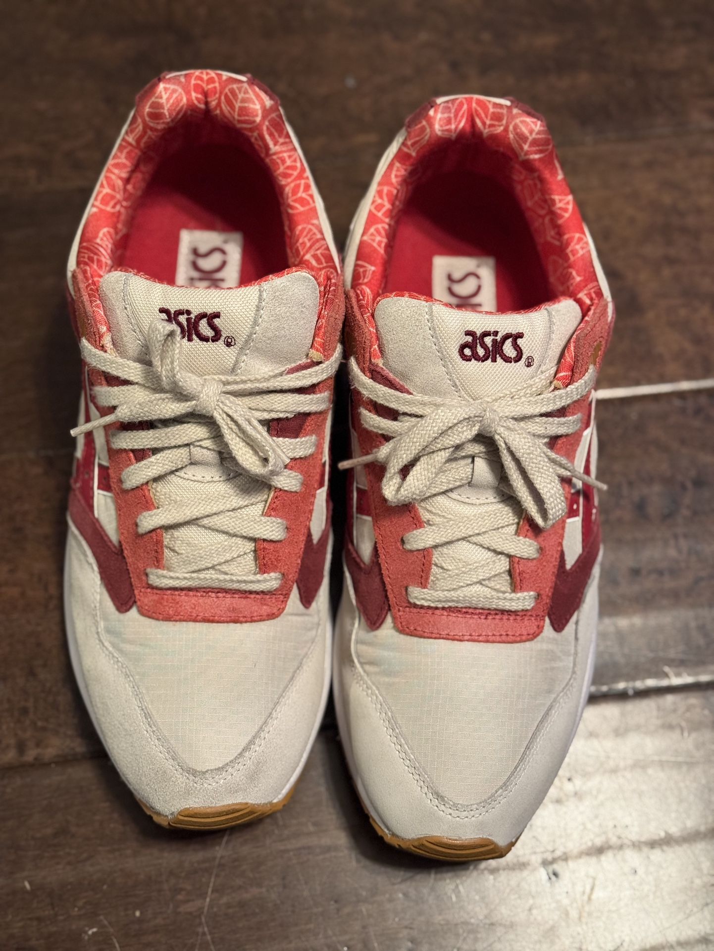 Asics Gel Saga (Size 8.5)
