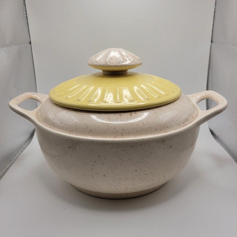 Vintage California Pottery USA Speckled Stoneware Casserole Bowl Yellow Lid A301
