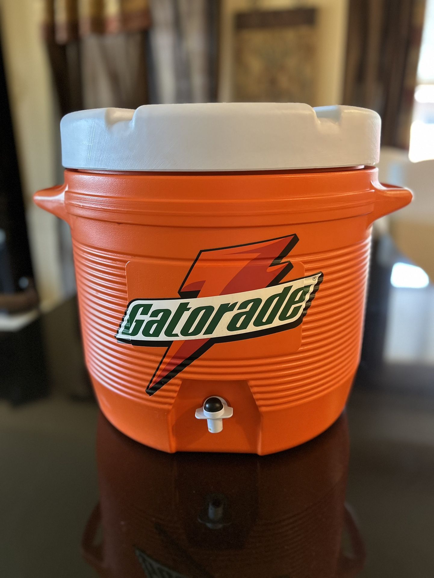 Gatorade – 7 gallon cooler with cup dispenser