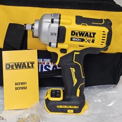 Dewalt 20V MAX XR Mid Torque Cordless 1/2 in. Impact Wrench And Bag (Tool Only) Brand New 
