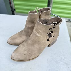 Women’s Boots For Sale!