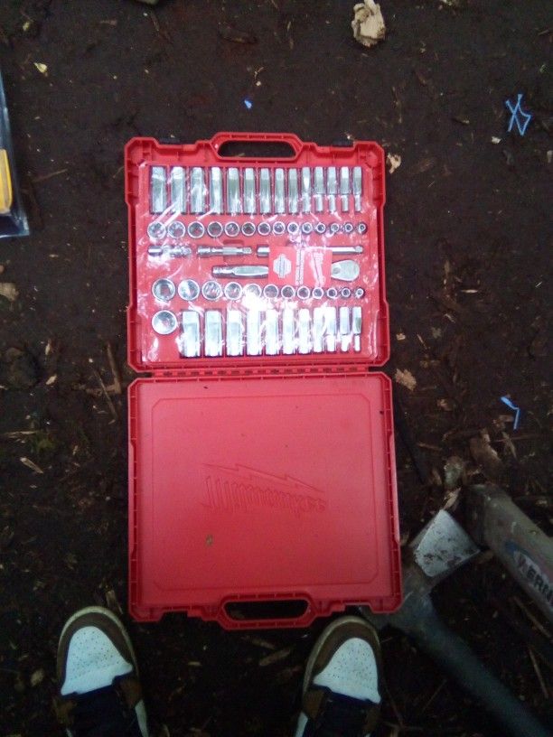 Milwaukee 3/8 Drive Socket Set Sae/Metric 48-22-9008