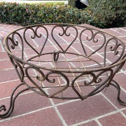 Vintage Heart Scroll Plant Stand Wrought Iron Footed Flower Pot Holder Planter Garden Jardiniere Rusty Weathered Urn Vessel Holder Display Heavy Large