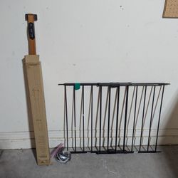 Adjustable Baby/Pet Safety Gate with Banister Mounting Kit