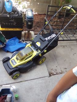 Ryobi ONE+ Cordless Lawn Mower w/ Grass Bag – Battery Powered Push Mower