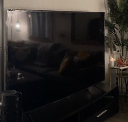 Samsung 75 inches Tv