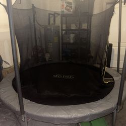 Trampoline 8ft