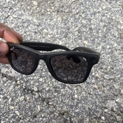 Meta sunglasses with case