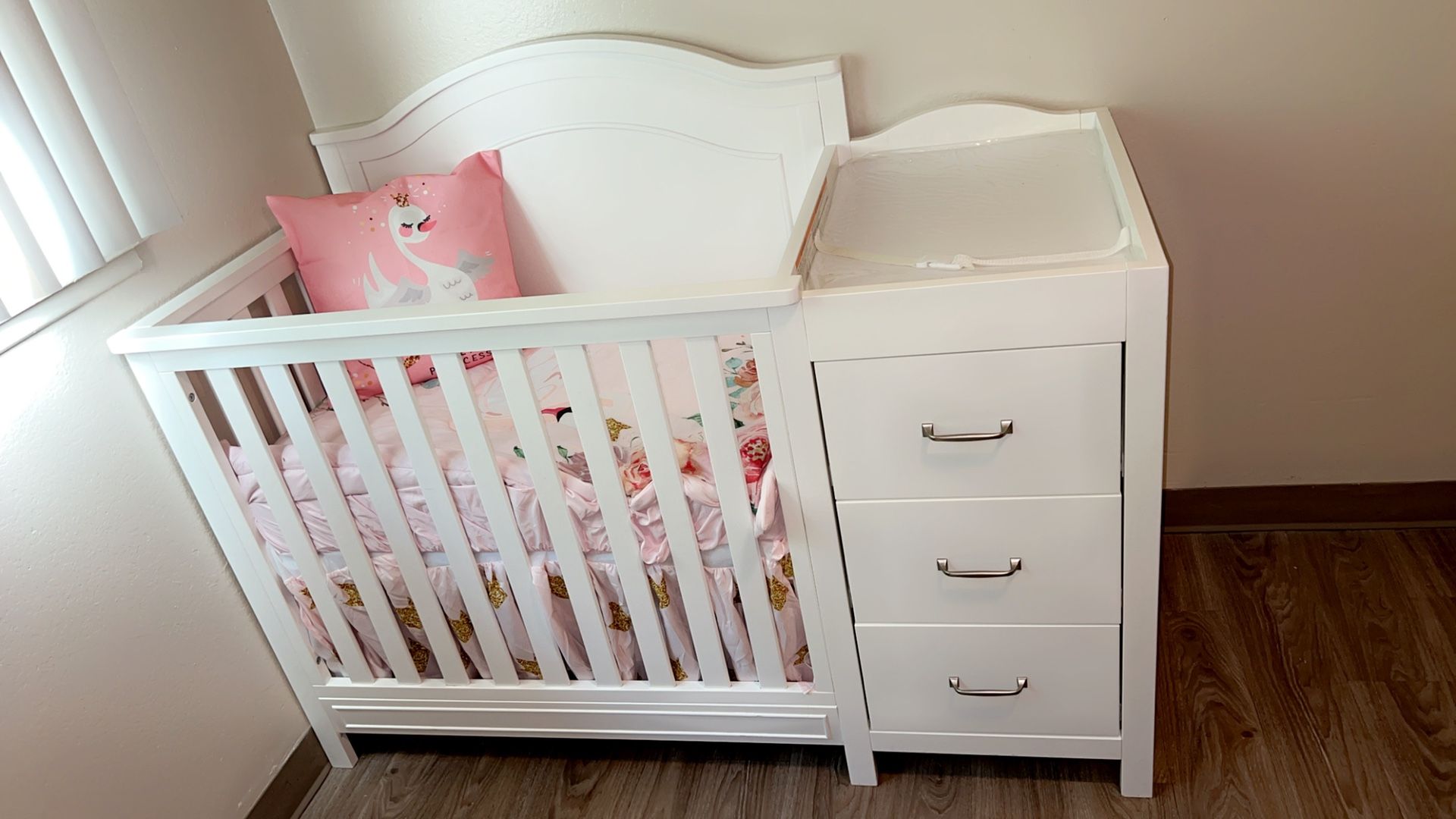 DaVinci Charlie 4-in-1 Convertible Mini Crib & Changer