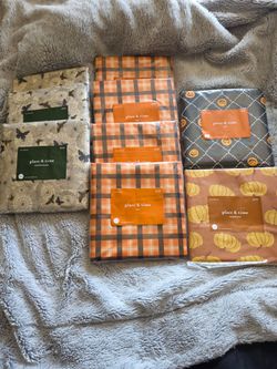 Place & Time Halloween Vinyl Tablecloths – Set of 9