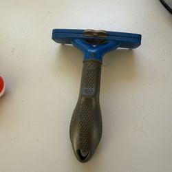 FURminator Deshedding Tool
