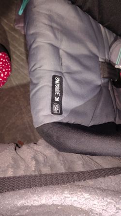 GRACO SNUGRIDE 30 (BRAND NEW)