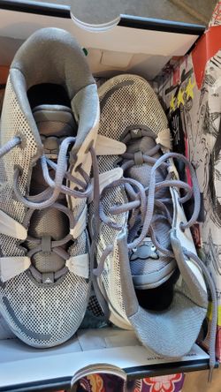 KYRIE Basketball Shoe