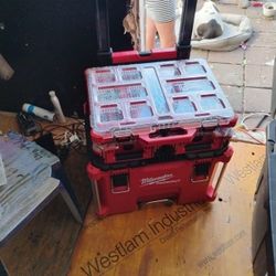Milwaukee Pack out, With Battery And Charger 2 Batteries... And 1 Drill Driver And 1 Hacksaw, And 2 multitool.......And Other Viriety Of  Tools