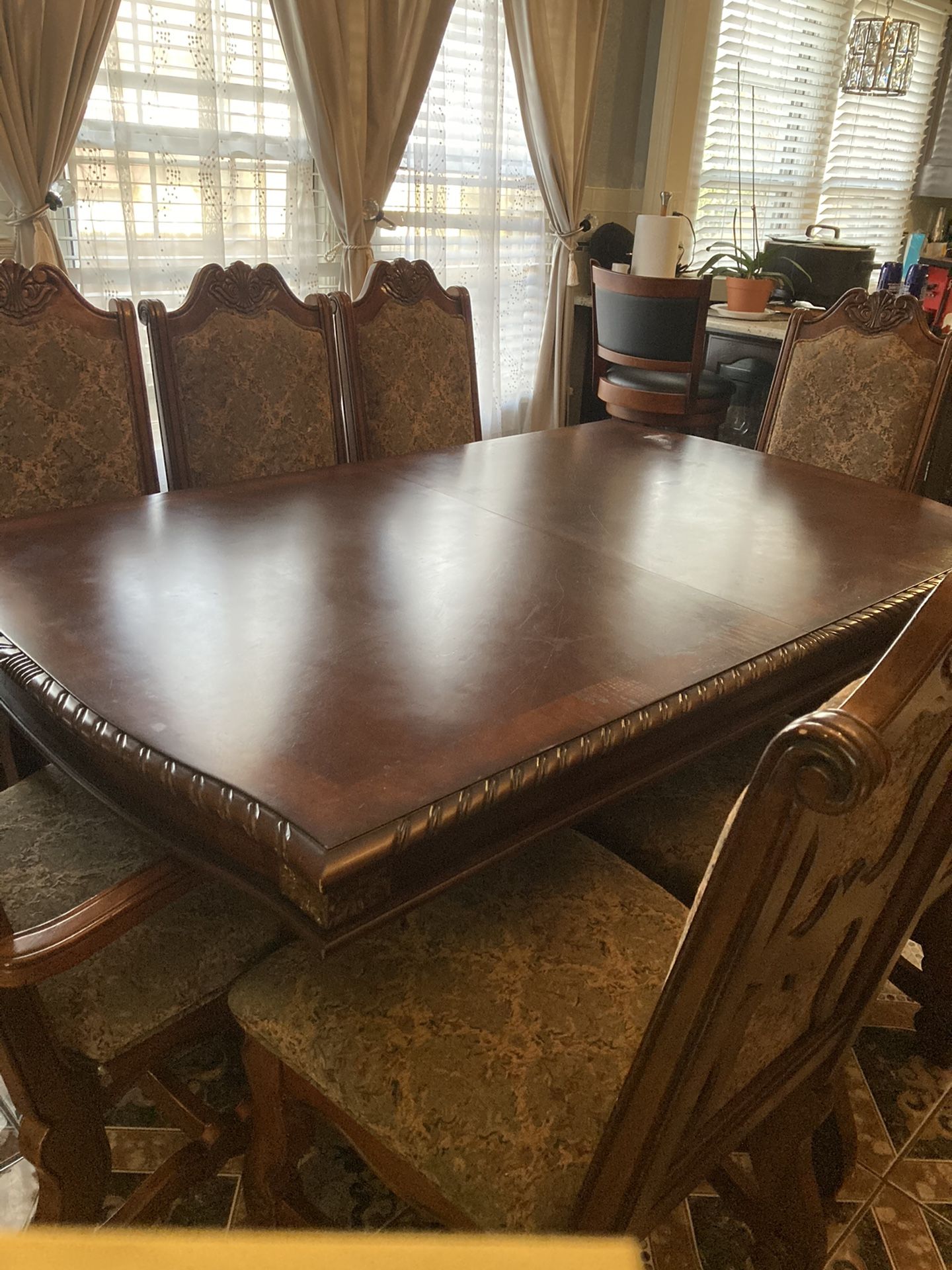 Beautiful China Cabinet With 8 Chairs/w Leaf