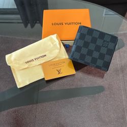 Louis Vuitton Men’s Wallet 